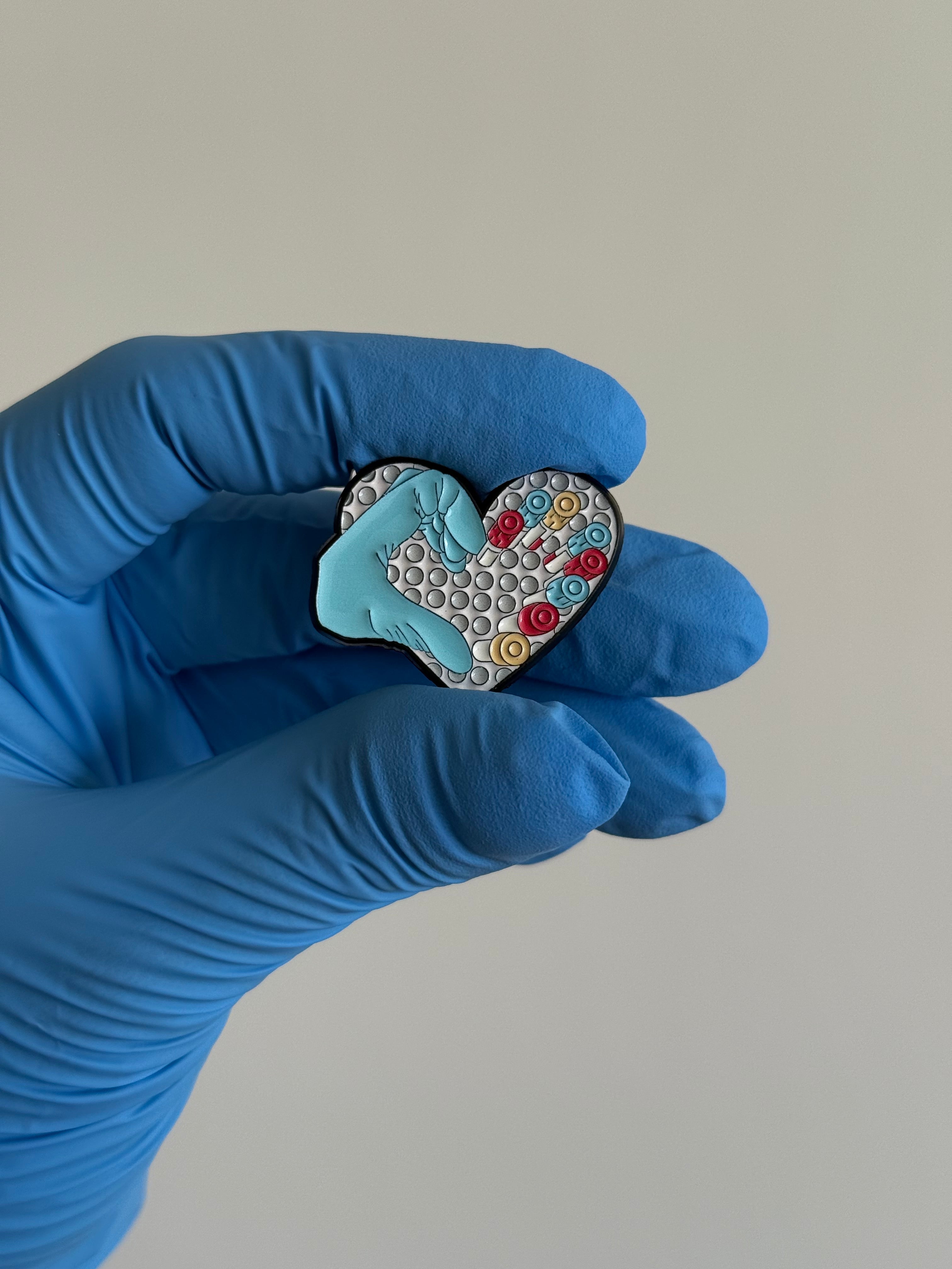 Pin - corazón lab
