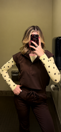 Blusa para abajo del quirúrgico- amarillo vainilla con puntos café