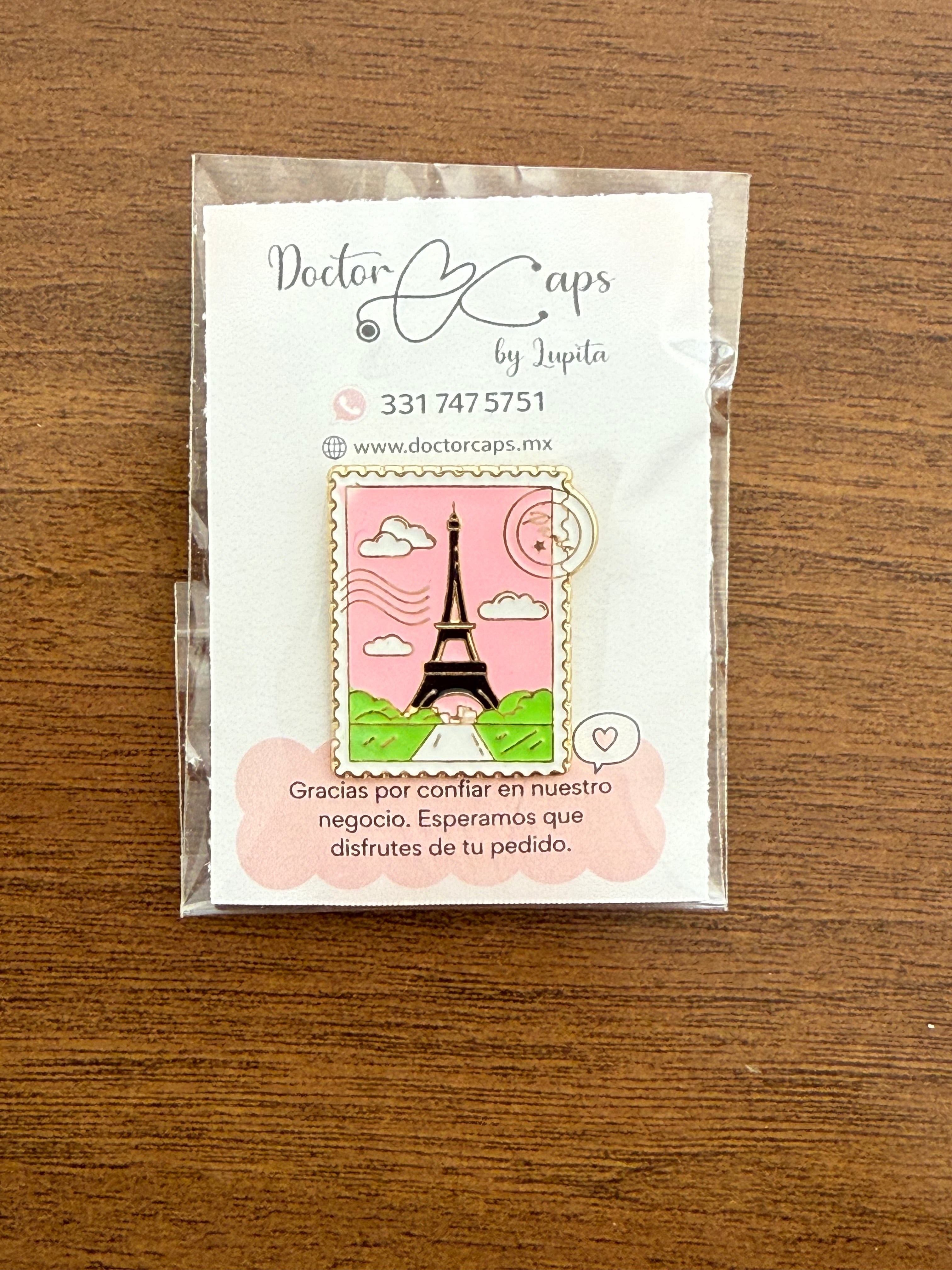 Pin - eiffel tower